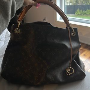 Louis Vuitton mm